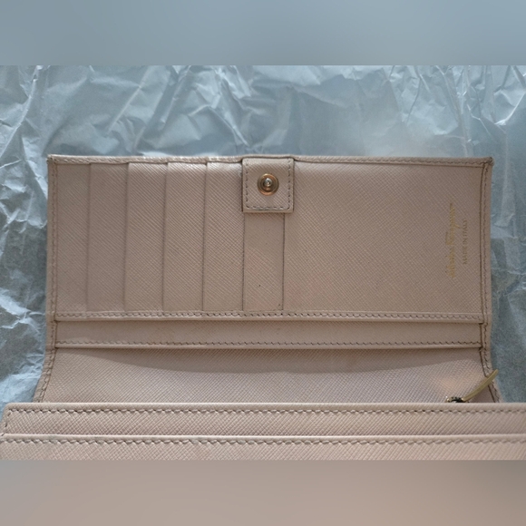 Salvatore Ferragamo Pink Leather Wallet with Bow Accent - Picture 2 of 13